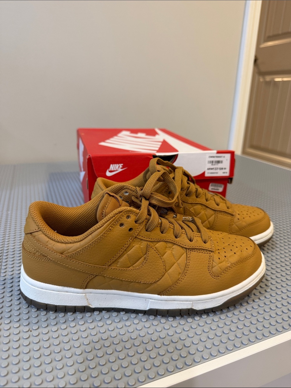 Nike Men’s Low-Top Sneakers in Cognac Brown